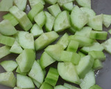 Foto del paso 2 de la receta: Ensalada de palta, ananá y pasas de uva