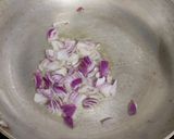 A picture of step 2 of Egg bhurji.