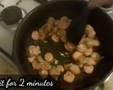 A picture of step 3 of Sausage corn macaroni pasta.