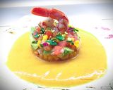 Foto del passaggio 5 della ricetta Gamberi con crema di pesca, avocado e insalatina