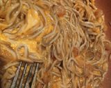 Foto del paso 3 de la receta: Gulas al ajillo con gambas y huevo 🍳
