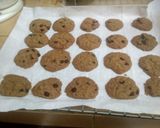Foto langkah ke 9 dari resep Double Coco Chocochips Cookies.