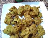 A picture of step 2 of Knorr Chicken cube pakoray 😋.
