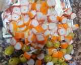 Foto del paso 2 de la receta: Ensalada de pasta con surimi