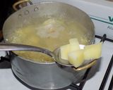 Foto del paso 3 de la receta: Puré rústico con echalote, arvejas y cantimpalo