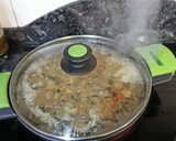 Foto del paso 4 de la receta: Arroz de verduras con algas chipirones y gambas