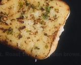 ચીઝી ગાર્લિક બ્રેડ (Cheesy Garlic Bread Recipe In Gujarati) રેસીપી સ્ટેપ3ફોટો