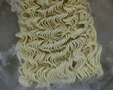 Foto langkah ke 2 dari resep Indomie Goreng Nyemek.