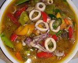 Foto langkah ke 5 dari resep Tumis cumi pelangi.