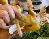 Hình bước làm 3 của món Gà hấp sả muối hột