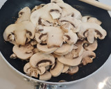 Foto del paso 2 de la receta: Revuelto de champiñones y calabacín