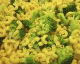 A picture of step 1 of Macaroni and Broccoli Alfredo 2023.