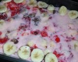 A picture of step 11 of Cake and fruit custard.