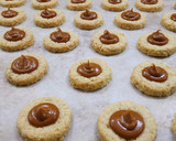 Foto del paso 8 de la receta: 🍘 Galletitas pepas de avena, coco y dulce de leche 🍘