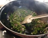 A picture of step 2 of Bread besan dhokla Sandwich.