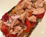 Foto del paso 4 de la receta Tostada de pan de cristal con escalivada y boníto en aceite