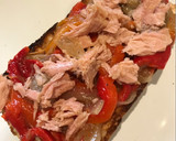 Foto del paso 4 de la receta: Tostada de pan de cristal con escalivada y boníto en aceite