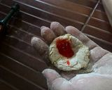 Foto langkah ke 3 dari resep Bola-bola pisang strawberry.