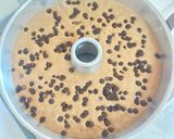 Foto langkah ke 6 dari resep Chiffon Cake Coklat Putih Telur.