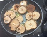 Foto del paso 3 de la receta: Shiitake estofadas con soja y jengibre