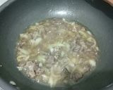 Foto langkah ke 3 dari resep White Shimeji Mushroom with Beef and Paprika.