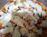 A picture of step 2 of Chicken Tikka pizza.