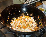 Foto del paso 4 de la receta: Arroz integral salteado con camarones y vegetales