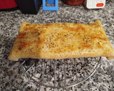 Foto del paso 7 de la receta: Hojaldre normal o sin gluten con queso de untar y salmón ahumado
