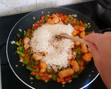 Foto del paso 5 de la receta: Arroz con salchichas y verdura