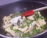 Foto del paso 3 de la receta Pollo y guisantes con aires de trufa
