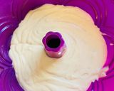 A picture of step 6 of Eggless trifle cake.