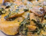 Foto del paso 8 de la receta Pollo en salsa cremosa de champiñones y espinacas