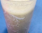 A picture of step 3 of Cinnamon & apple milk shake.