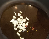 Foto del paso 3 de la receta: Calamarcitos en cebolla caramelizada y judías de Santa Pau
