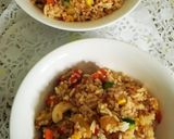A picture of step 13 of Thai style fried rice with pineapple.