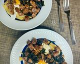 Foto del paso 8 de la receta: Huevos rotos con alga wakame y atún marinado