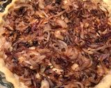 Pas rețetă Quiche cu jambon, emmentaler și ceapă caramelizată 3 fotografie