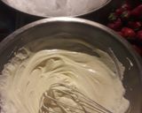 Foto del paso 3 de la receta: Tarta de frutilla con crema y gelatina