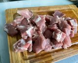 Une image de l'étape 1 de Sauté de porc à la menthe et beurre de cacahuètes.