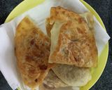 A picture of step 3 of Papad stuffed with paneer in tomato and onion gravy.