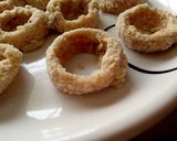 A picture of step 2 of Crunchy onion rings.