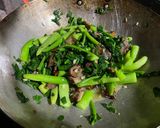 Hình bước làm 2 của món Ngồng cải xào thịt gác bếp