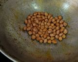 A picture of step 1 of Chatpata Makhana.