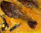 Foto langkah ke 2 dari resep 86. Ikan mujair asap kuah kuning.