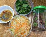 Hình bước làm 1 của món Nộm đu đủ cà rốt chả