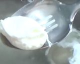 A picture of step 5 of Eggs Benedict.