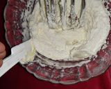 A picture of step 2 of Butter cream flowers.