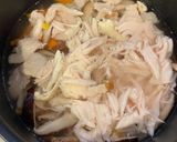 Hình bước làm 5 của món Súp ức gà với các loại rau (Chicken soup with vegetables)