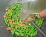 Foto langkah ke 5 dari resep Oseng Buncis Sosis.