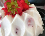 Foto del paso 6 de la receta: Gelatina de yogurt y fresas, low carb 🍮🍓